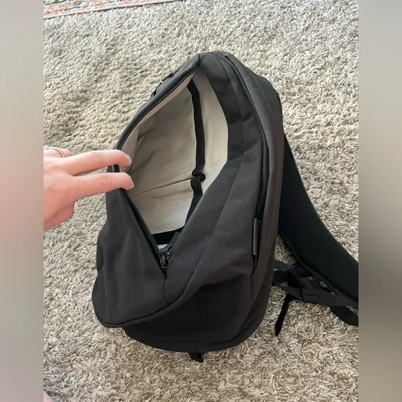 ALPAKA Metro Pro Business Travel Padded Weatherproof Backpack 24L in Black NWOT - Picture 6 of 16